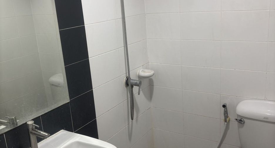 For rent 3 bedrooms townhouse in Bang Phli, Samut Prakan