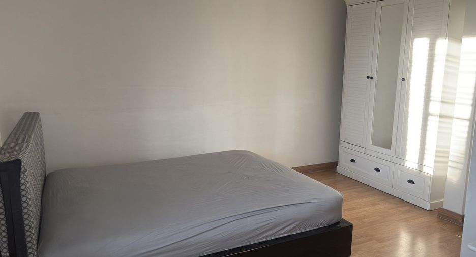 For rent 3 bedrooms townhouse in Bang Phli, Samut Prakan