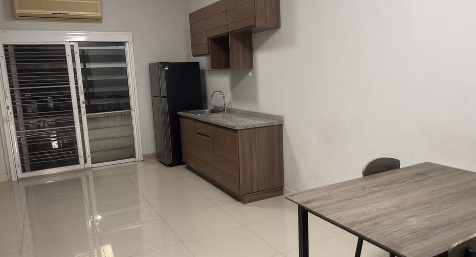 For rent 3 bedrooms townhouse in Bang Phli, Samut Prakan