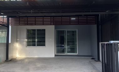 À louer 3 chambres maison de ville à Bang Phli, Samut Prakan