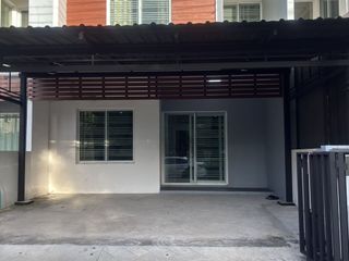 For rent 3 bedrooms townhouse in Bang Phli, Samut Prakan