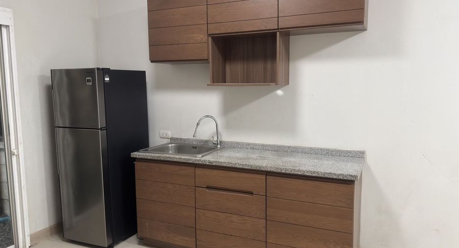 For rent 3 bedrooms townhouse in Bang Phli, Samut Prakan