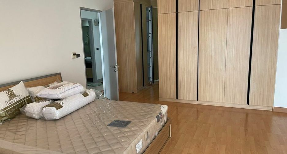 For sale 2 bedrooms condo in Khlong Toei, Bangkok