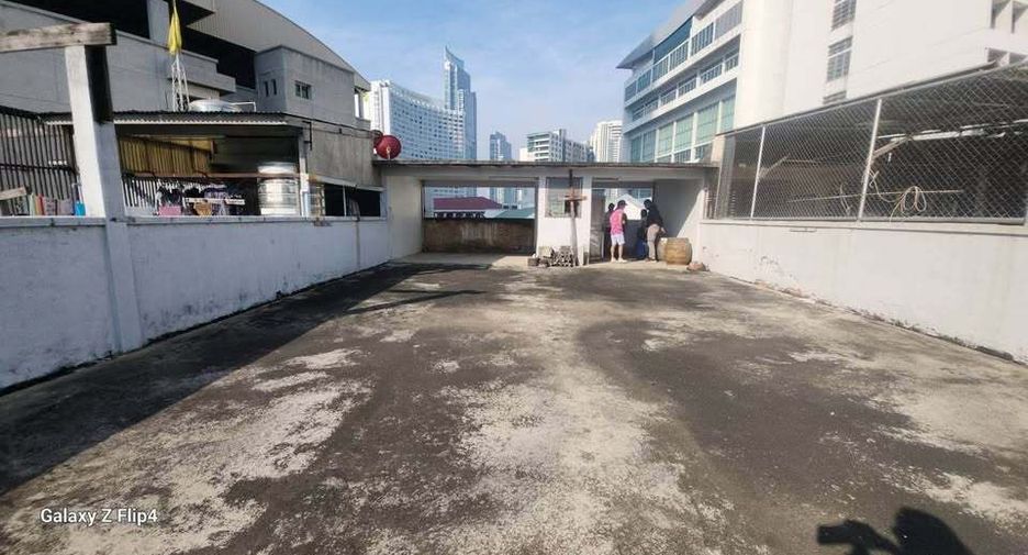 For rent retail Space in Bang Rak, Bangkok