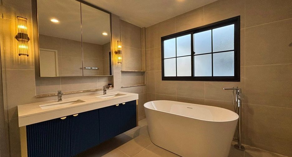 Haus zur Miete mit 5 Zimmer in Bang Phli, Samut Prakan