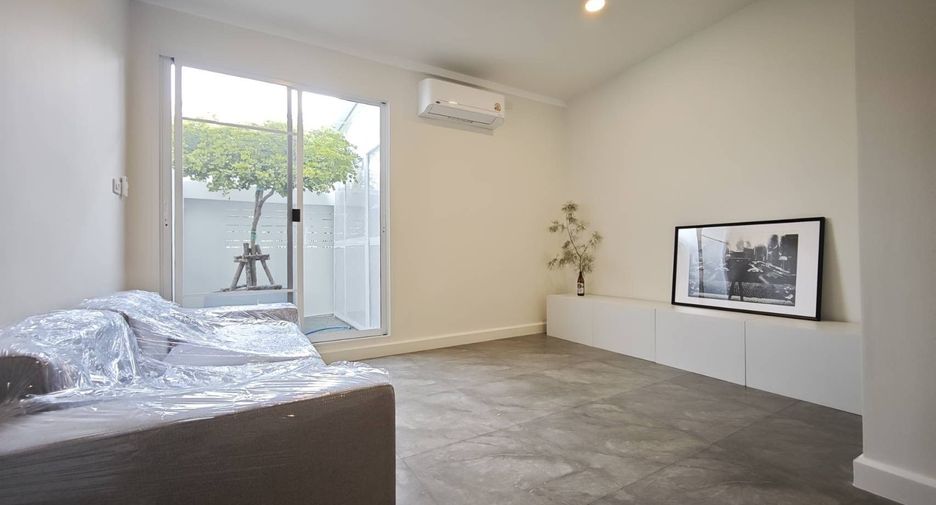 For sale and for rent 3 bedrooms house in Lat Phrao, Bangkok