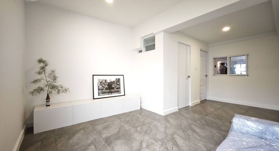For sale and for rent 3 bedrooms house in Lat Phrao, Bangkok