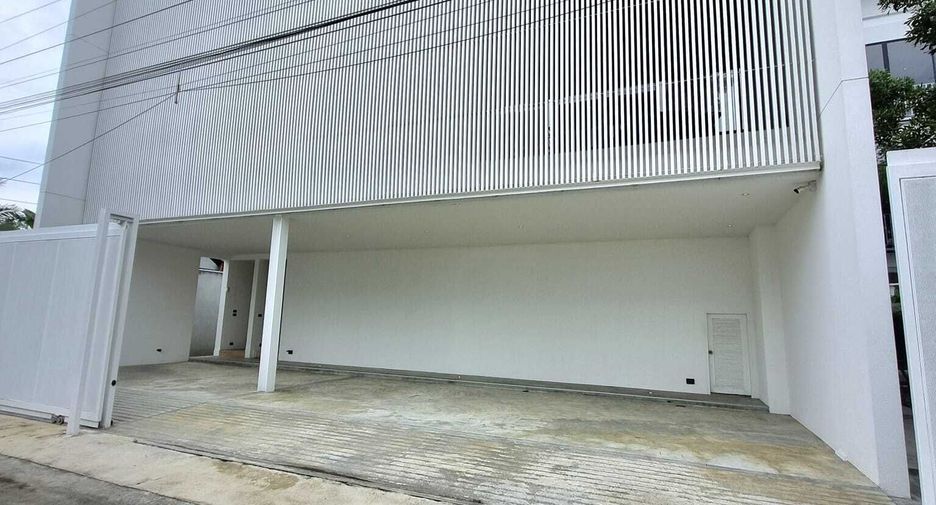 Haus zum Kauf mit 4 Zimmer in Bang Khen, Bangkok