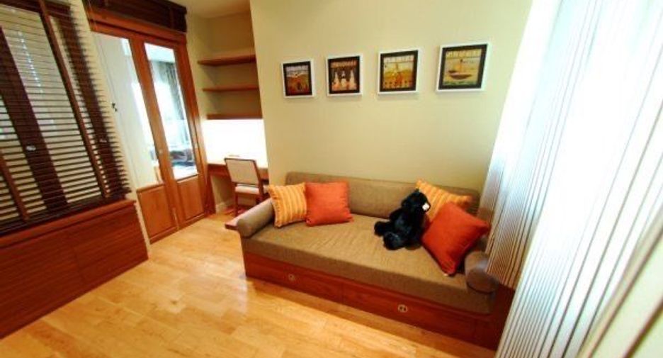 For rent 3 bedrooms condo in Khlong Toei, Bangkok