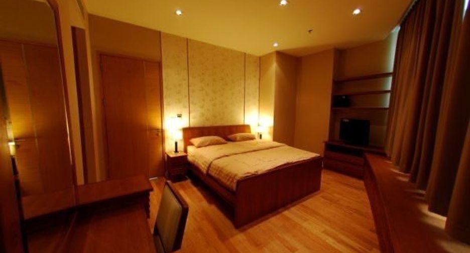For rent 3 bedrooms condo in Khlong Toei, Bangkok