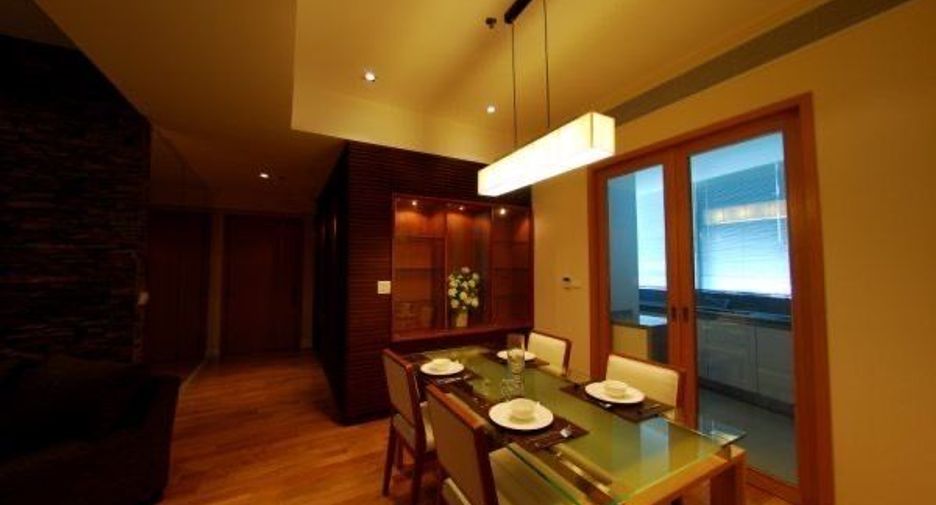 For rent 3 bedrooms condo in Khlong Toei, Bangkok
