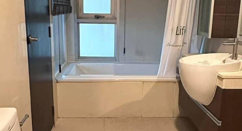 For rent 2 bedrooms condo in Khlong Toei, Bangkok