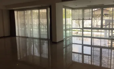 Condo en venta y en alquiler de 4 habitaciones en Khlong Toei, Bangkok