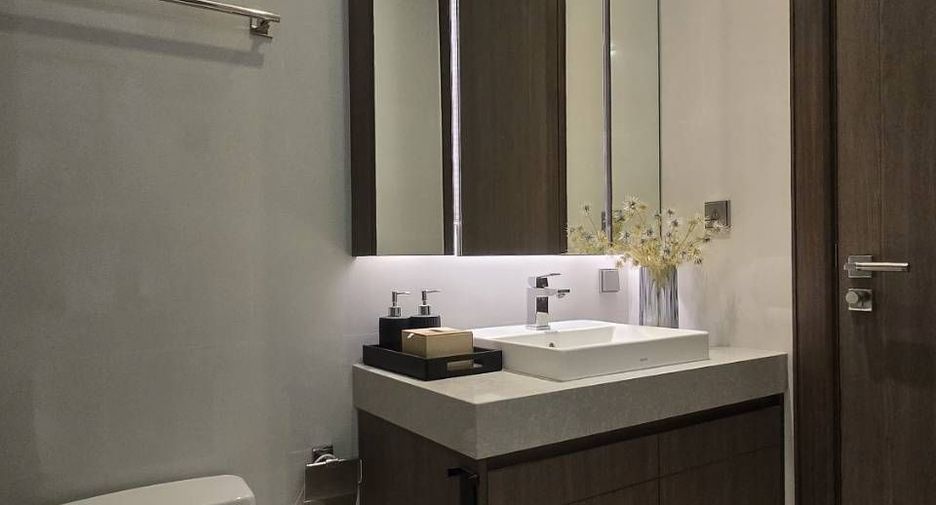 For rent 2 bedrooms condo in Khlong Toei, Bangkok