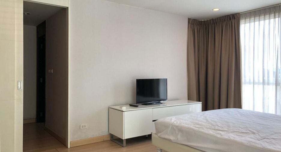 For rent 2 bedrooms condo in Pathum Wan, Bangkok