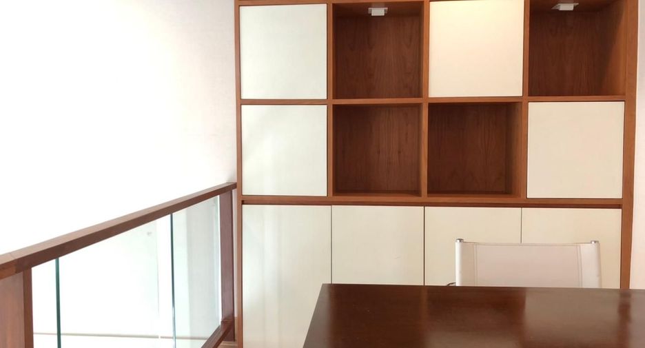 For rent 2 bedrooms condo in Pathum Wan, Bangkok