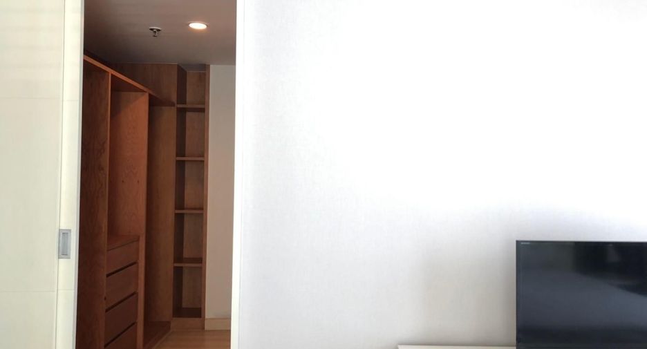 For rent 2 bedrooms condo in Pathum Wan, Bangkok