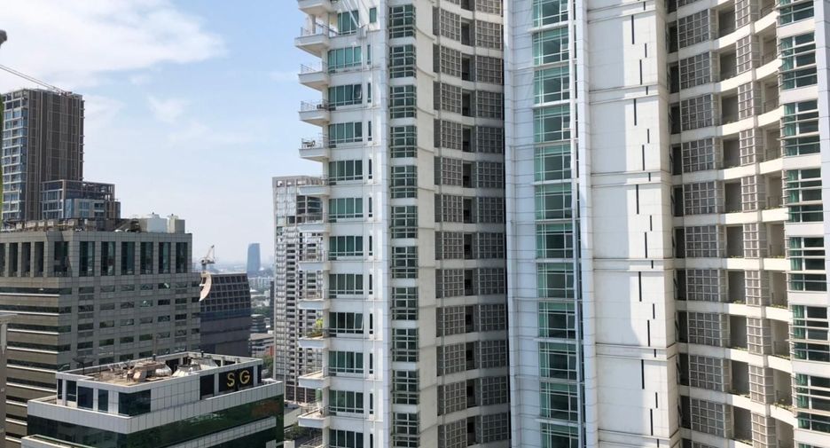 For rent 2 bedrooms condo in Pathum Wan, Bangkok