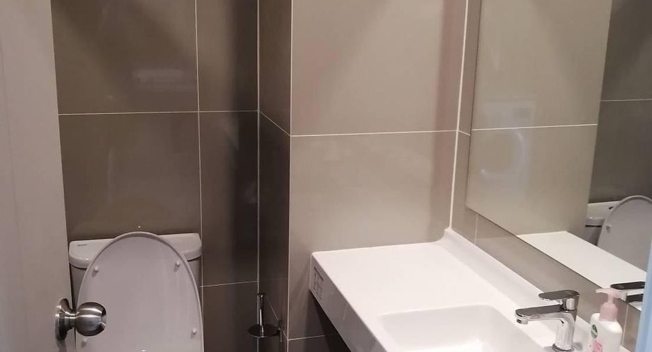 Condo en alquiler de estudio en Huai Khwang, Bangkok
