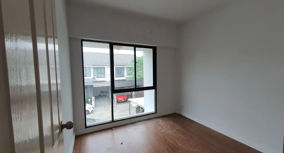 For sale 3 bedrooms townhouse in Min Buri, Bangkok