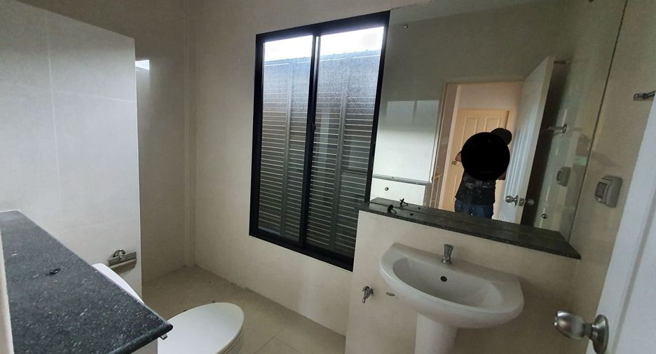For sale 3 bedrooms townhouse in Min Buri, Bangkok
