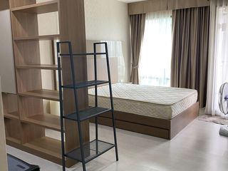 Wohnung zur Miete mit Studio in Khlong Toei, Bangkok
