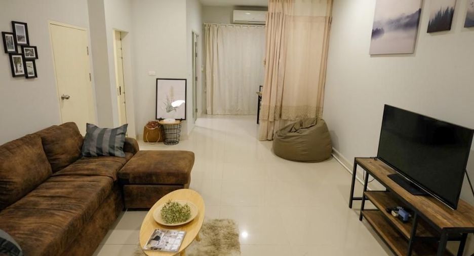 Casa adosada en alquiler de 3 habitaciones en Chom Thong, Bangkok