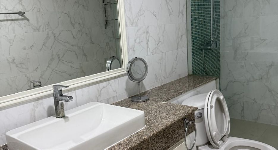 Condo en venta y en alquiler de 3 habitaciones en Watthana, Bangkok
