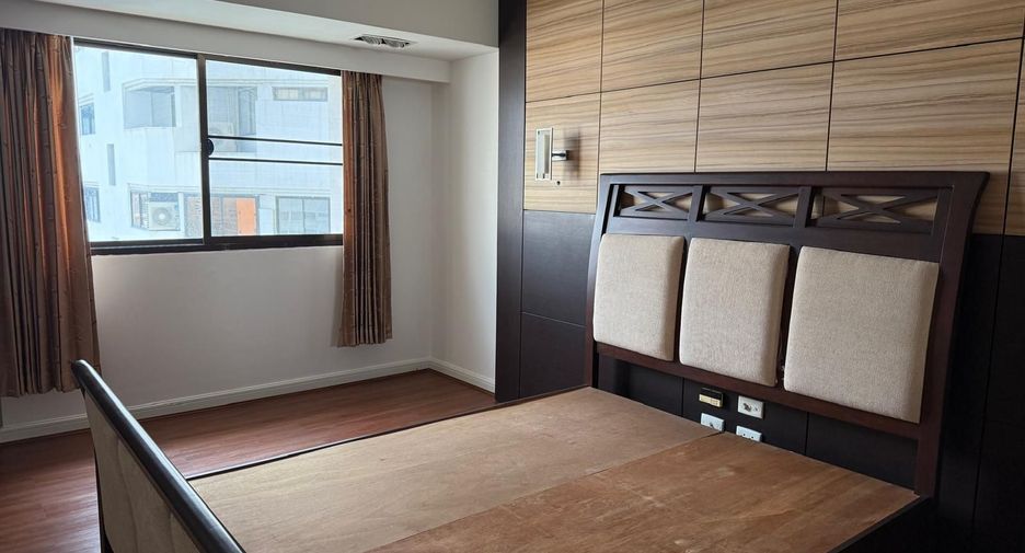 Condo en venta y en alquiler de 3 habitaciones en Watthana, Bangkok
