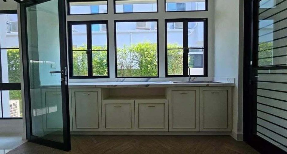 Haus zur Miete mit 4 Zimmer in Taling Chan, Bangkok