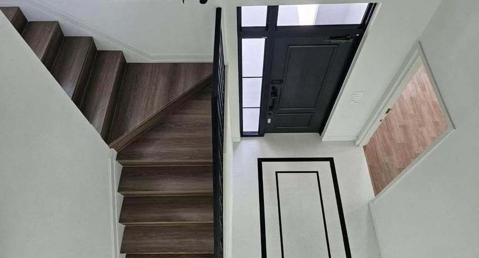 Haus zur Miete mit 4 Zimmer in Taling Chan, Bangkok