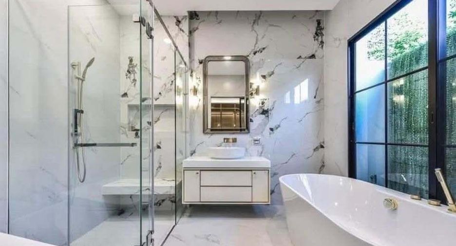 Haus zur Miete mit 4 Zimmer in Taling Chan, Bangkok