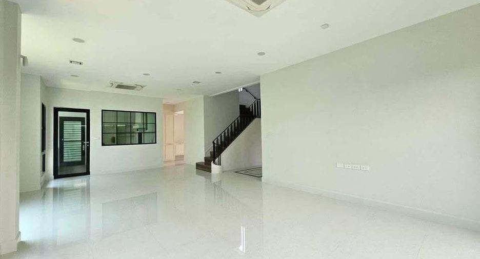 Haus zur Miete mit 4 Zimmer in Taling Chan, Bangkok
