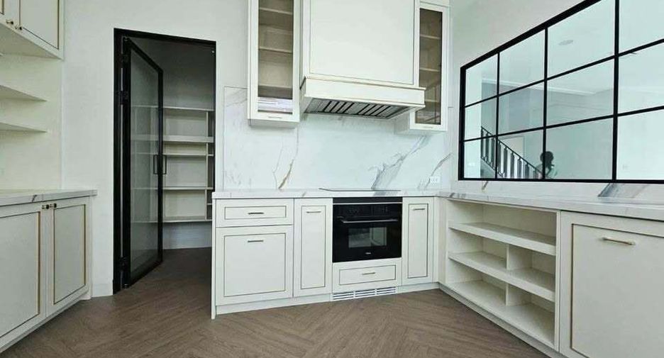Haus zur Miete mit 4 Zimmer in Taling Chan, Bangkok