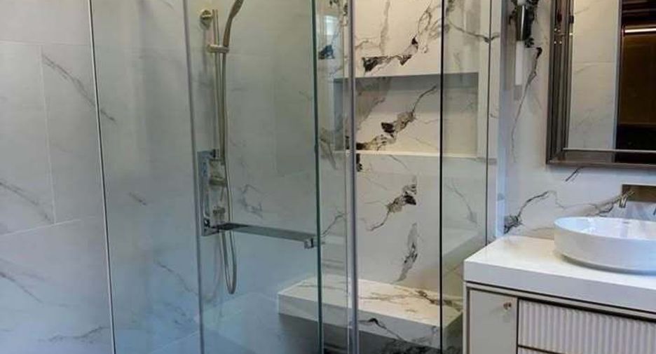 Haus zur Miete mit 4 Zimmer in Taling Chan, Bangkok