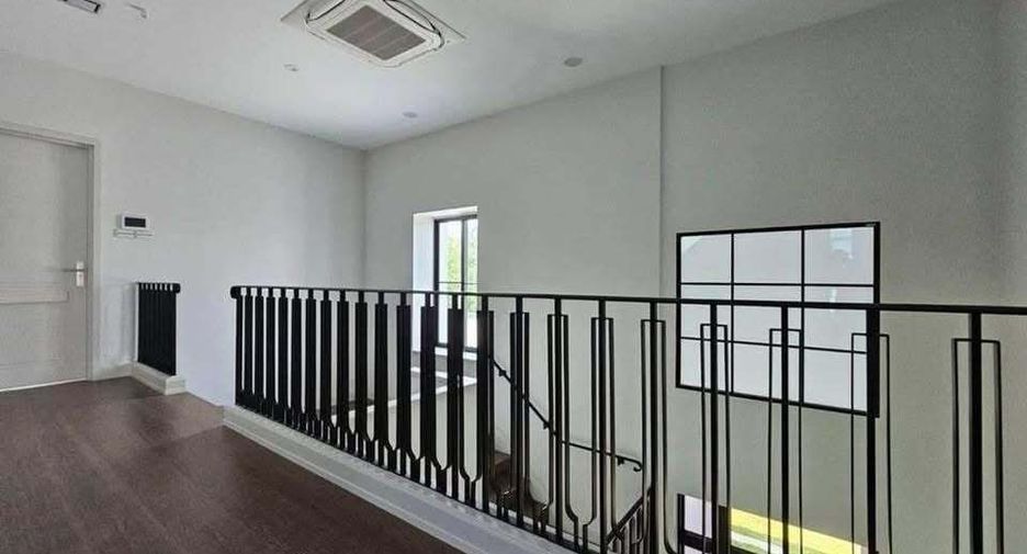 Haus zur Miete mit 4 Zimmer in Taling Chan, Bangkok
