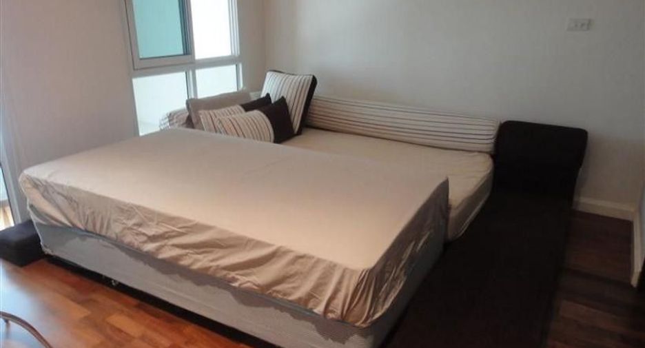 Condo en alquiler de 3 habitaciones en Watthana, Bangkok