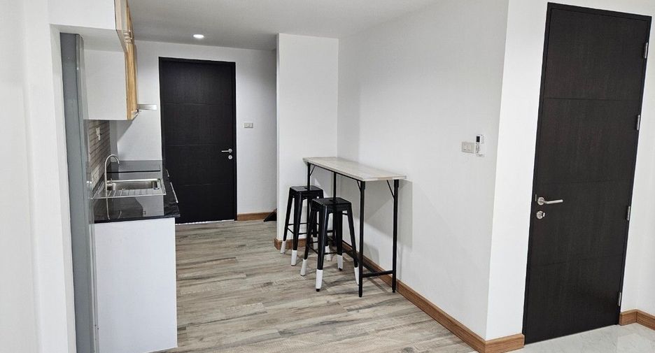 For rent 6 bedrooms office in Phra Khanong, Bangkok