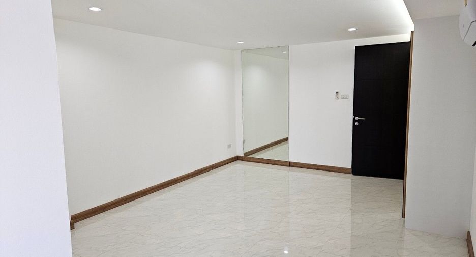For rent 6 bedrooms office in Phra Khanong, Bangkok