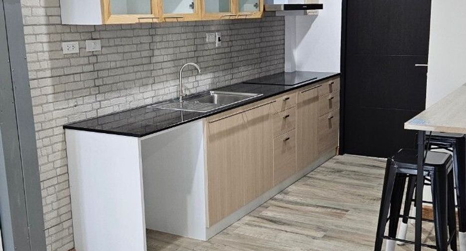 For rent 6 bedrooms office in Phra Khanong, Bangkok