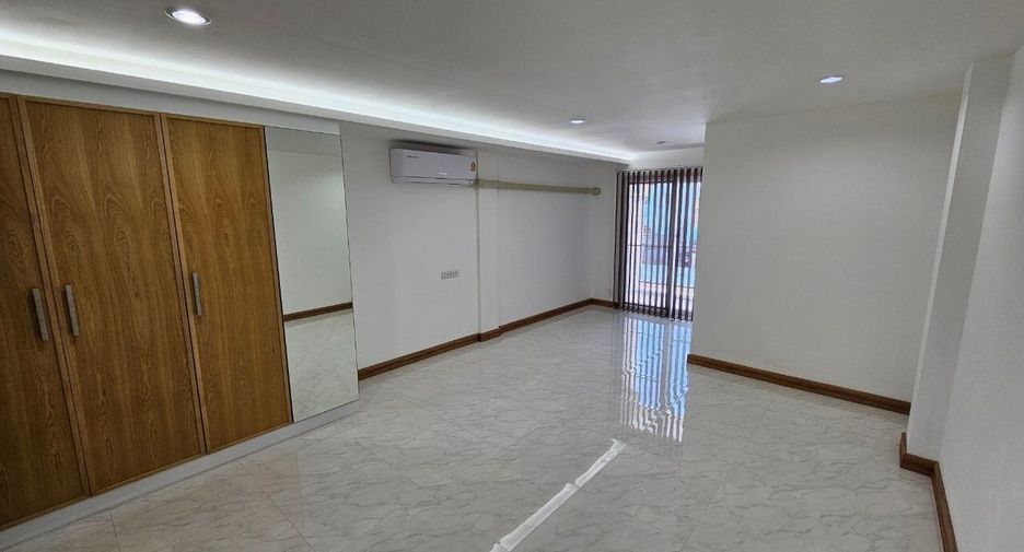 For rent 6 bedrooms office in Phra Khanong, Bangkok