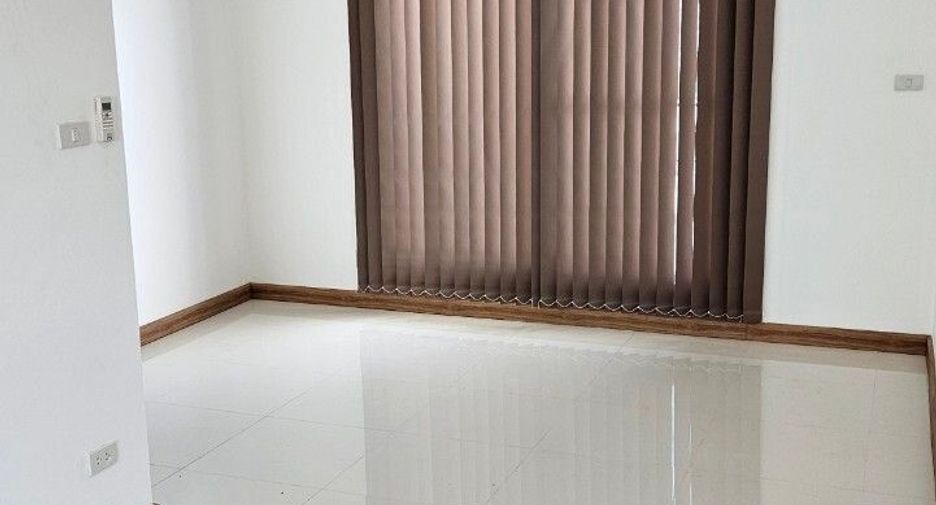 For rent 6 bedrooms office in Phra Khanong, Bangkok