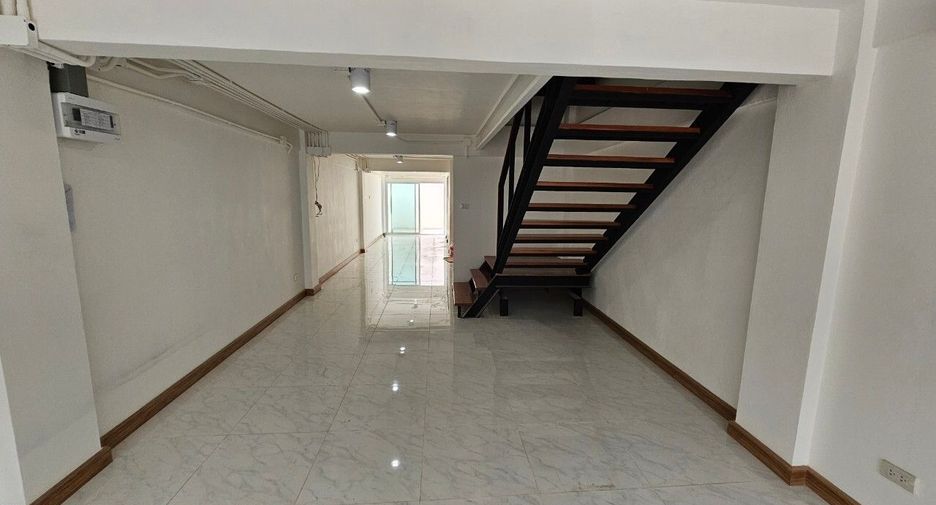 For rent 6 bedrooms office in Phra Khanong, Bangkok