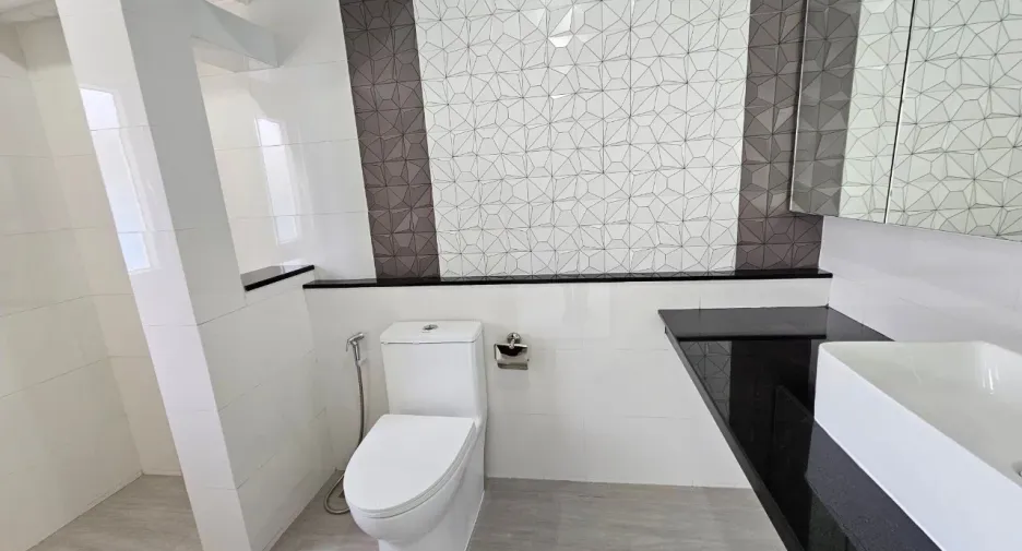 Oficina en alquiler de 6 habitaciones en Phra Khanong, Bangkok