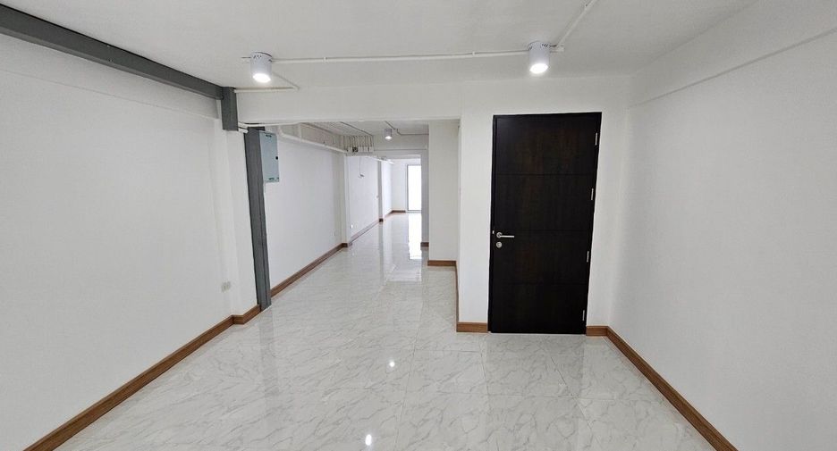 For rent 6 bedrooms office in Phra Khanong, Bangkok