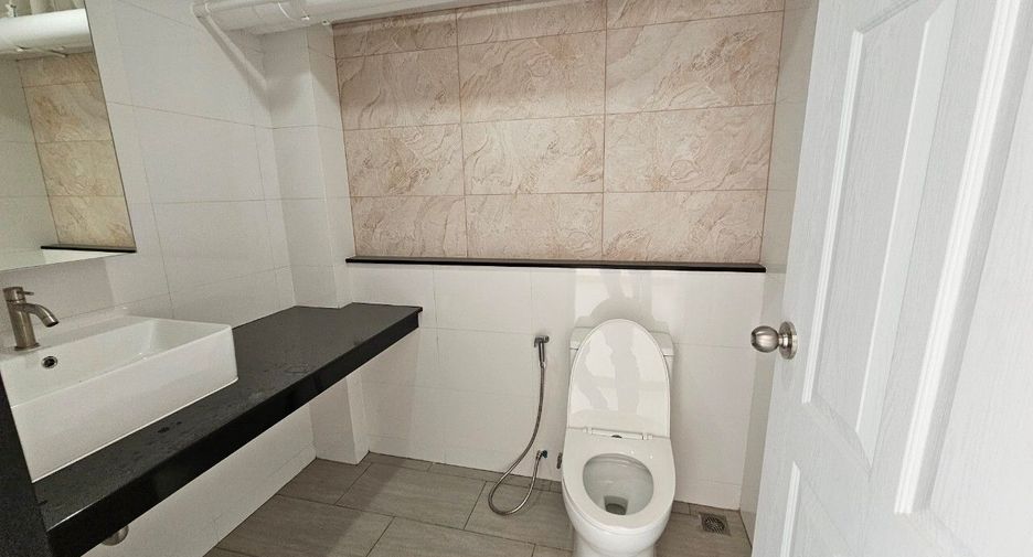 For rent 6 bedrooms office in Phra Khanong, Bangkok