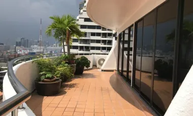 For rent 2 bedrooms condo in Watthana, Bangkok