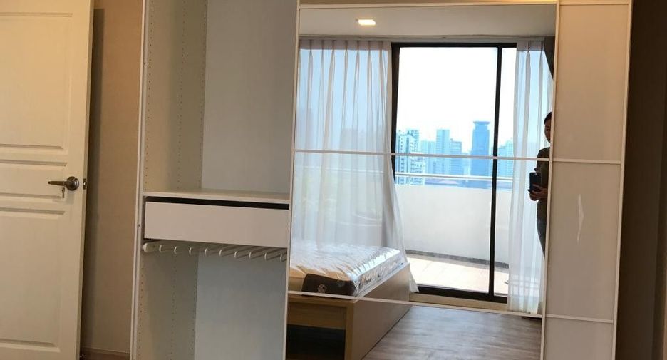 À louer 2 chambres condo à Watthana, Bangkok