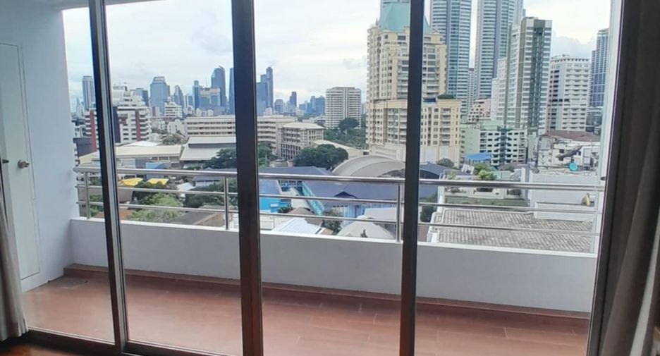 For rent 3 bedrooms condo in Khlong Toei, Bangkok