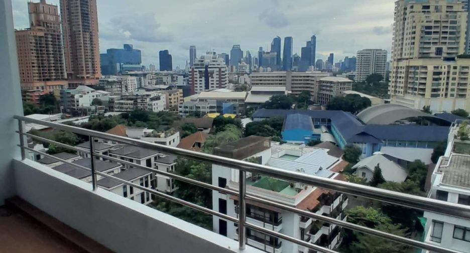 For rent 3 bedrooms condo in Khlong Toei, Bangkok